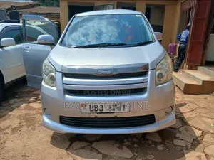 Toyota Noah 2012 Silver