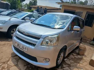 Toyota Noah 2012 Silver