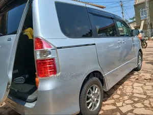 Toyota Noah 2012 Silver