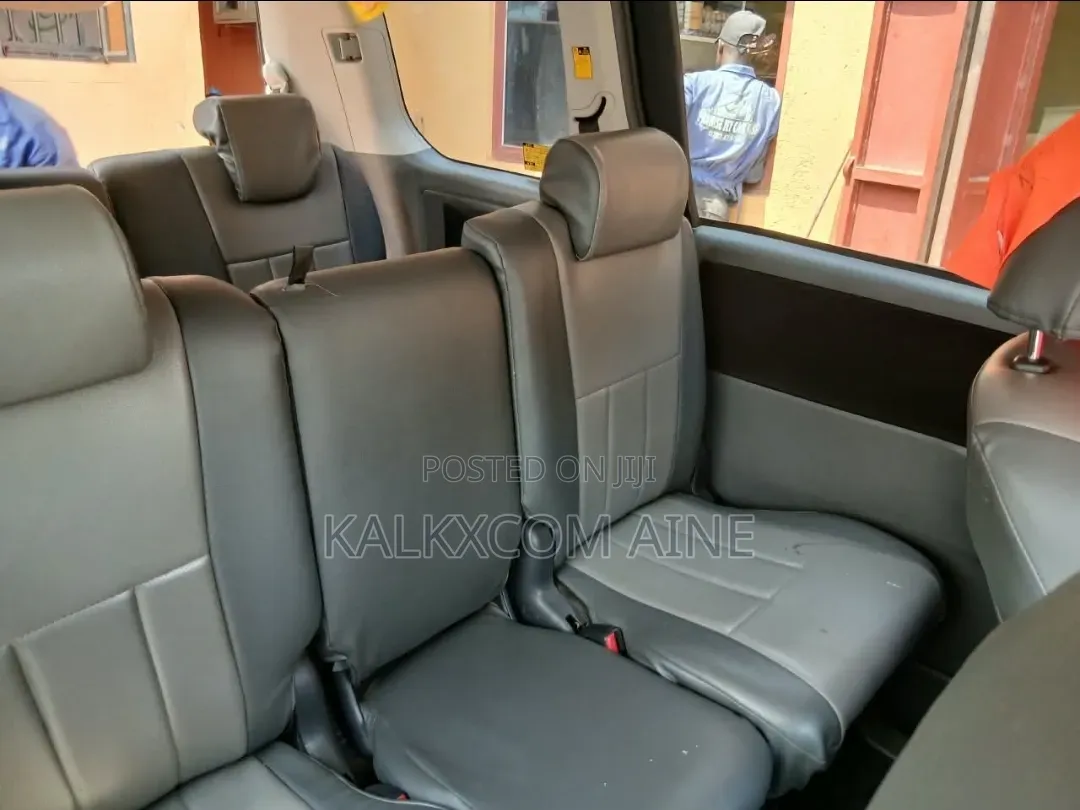 Toyota Noah 2012 Silver