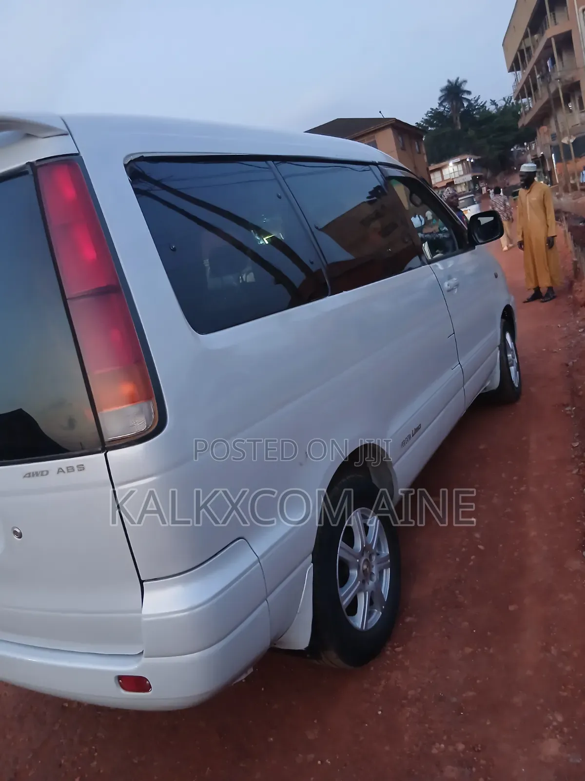 Toyota Noah 2002 White
