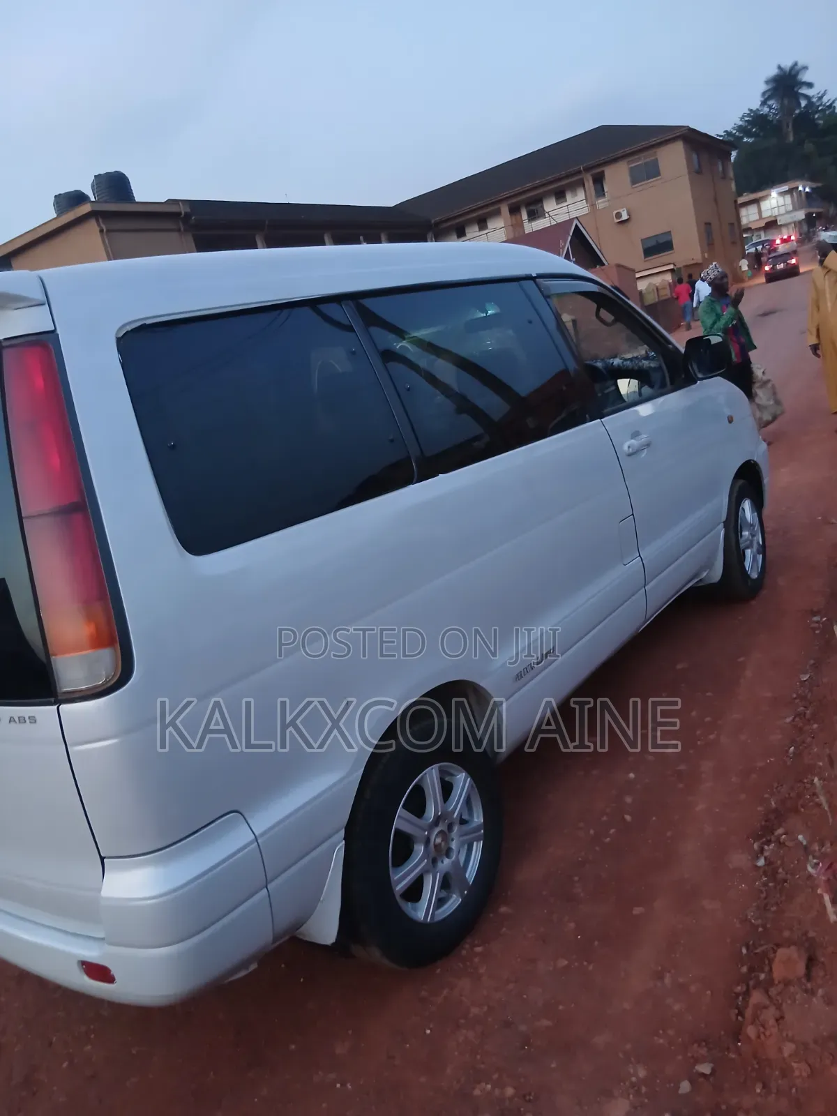 Toyota Noah 2002 White