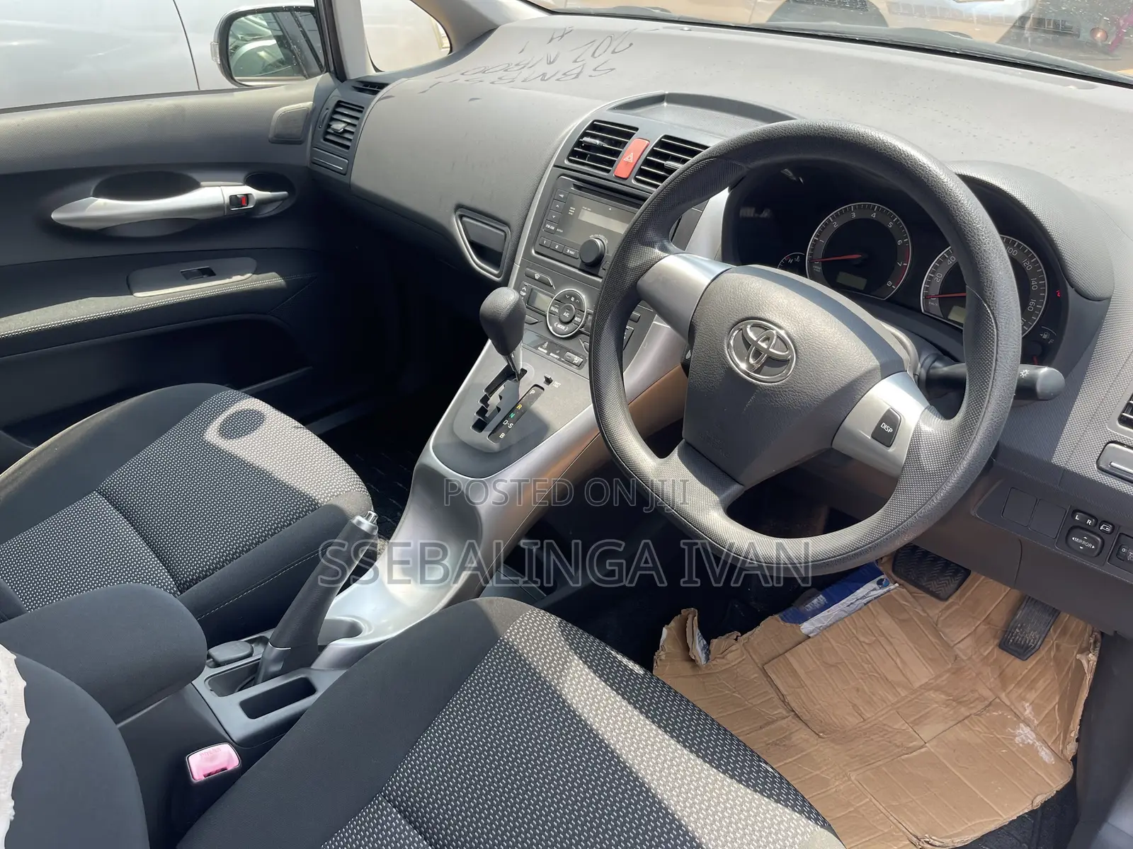 Toyota Auris 2011 Gray