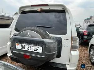Mitsubishi Pajero 2011 White
