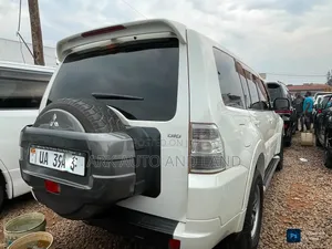 Mitsubishi Pajero 2011 White