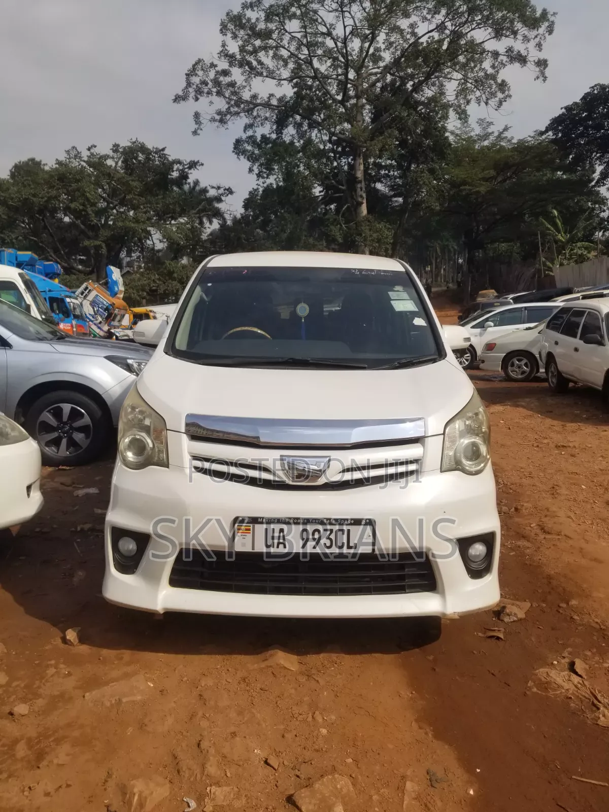 Toyota Noah 2010 White