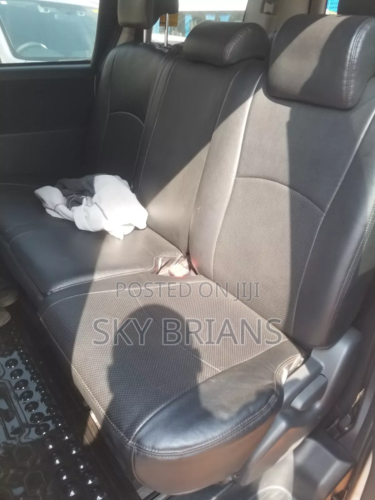 Toyota Noah 2010 White