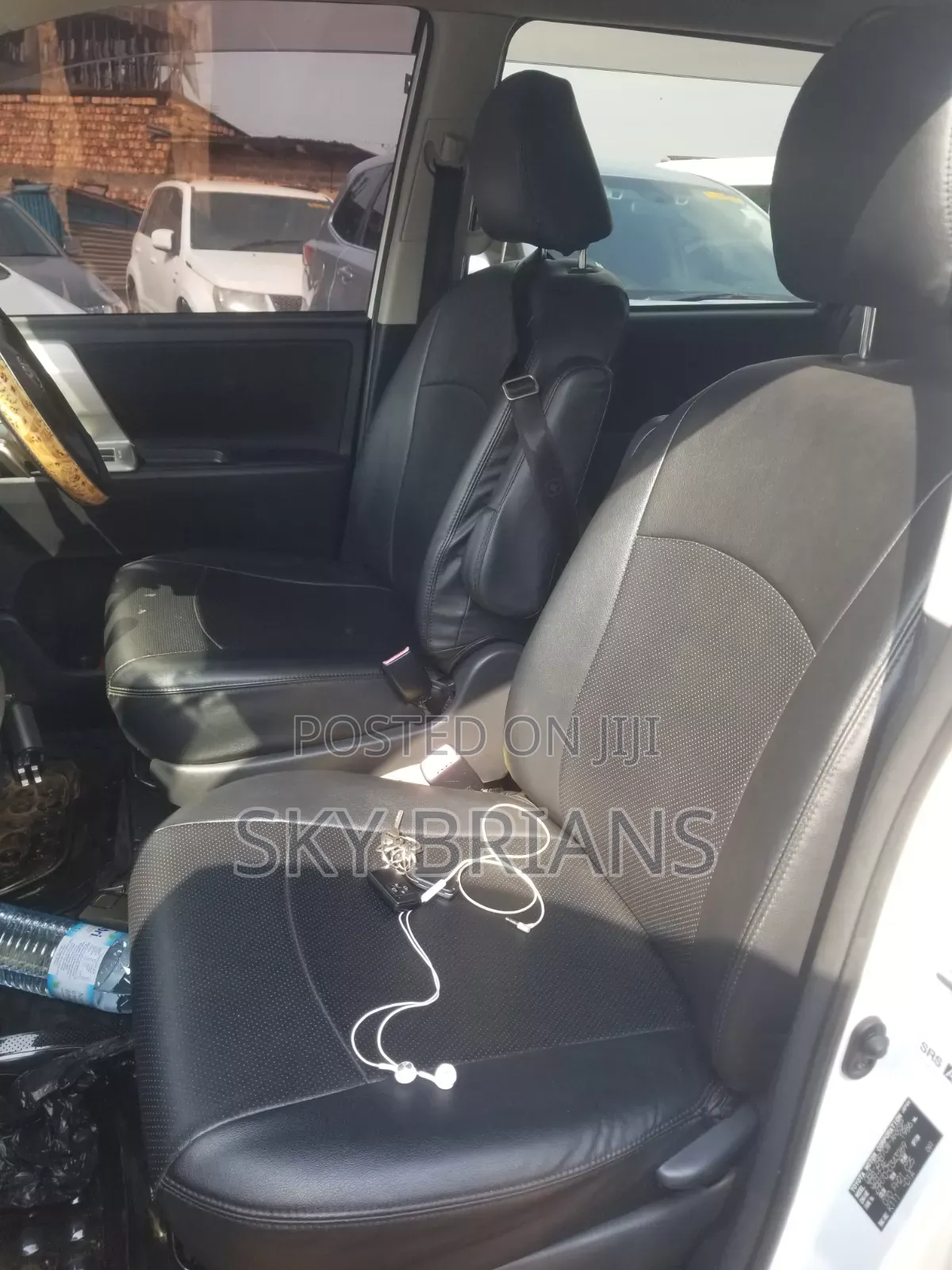 Toyota Noah 2010 White