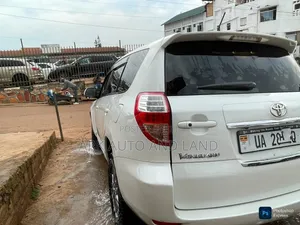 Toyota Vanguard 2008 White