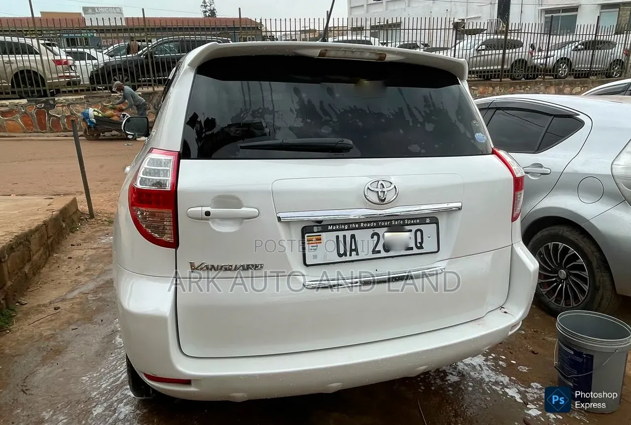Toyota Vanguard 2008 White