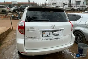 Toyota Vanguard 2008 White