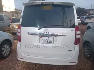 Toyota Noah 2012 White