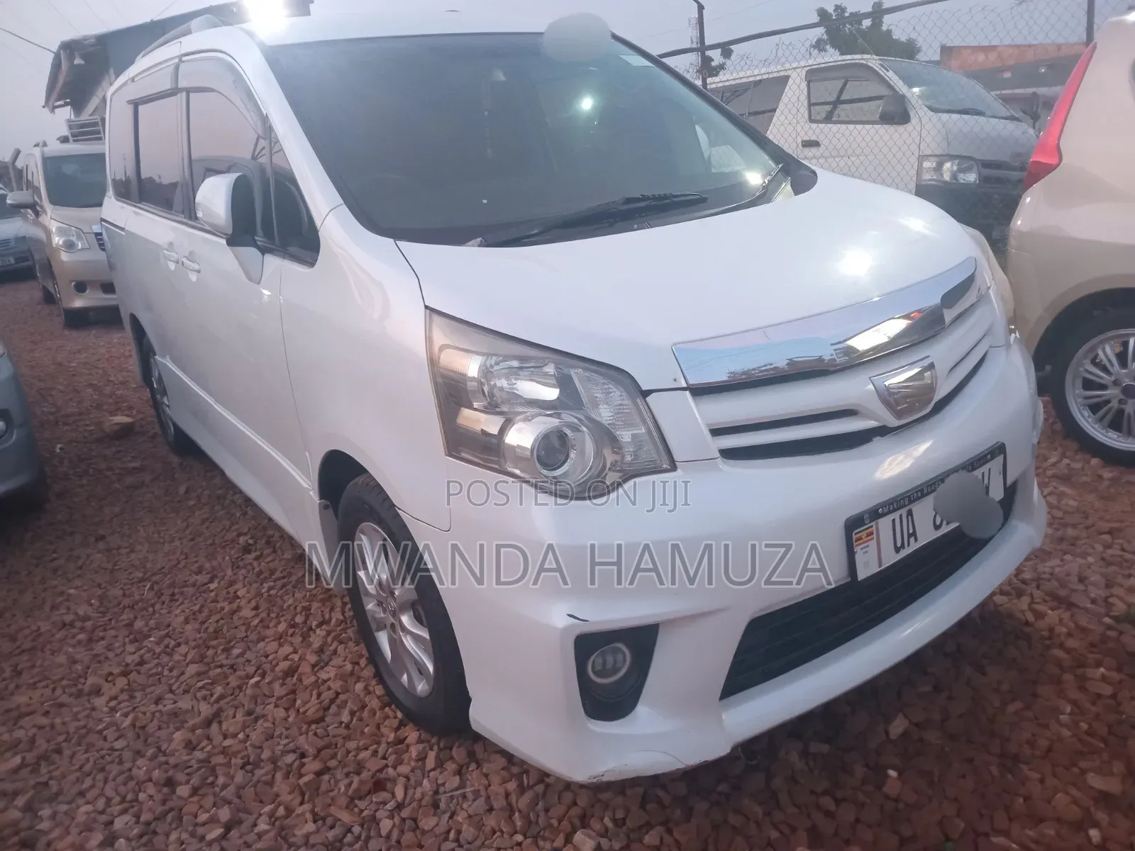 Toyota Noah 2012 White