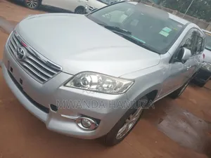 Toyota Vanguard 2013 Silver