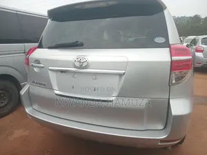 Toyota Vanguard 2013 Silver