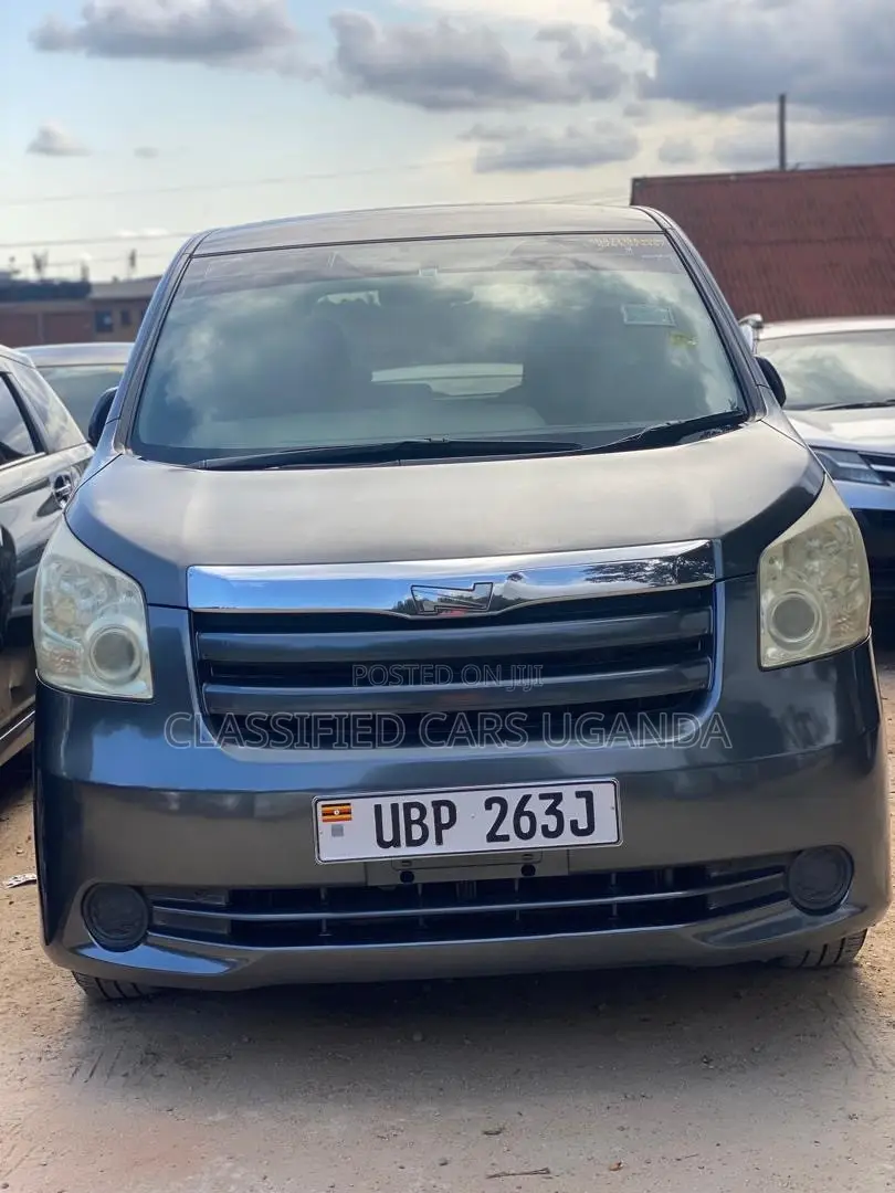 Toyota Noah 2010 Black