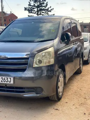 Toyota Noah 2010 Black