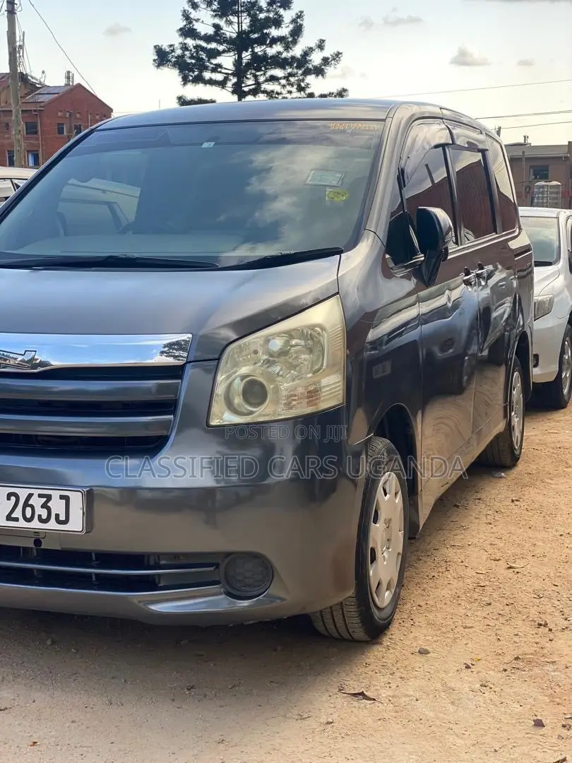 Toyota Noah 2010 Black