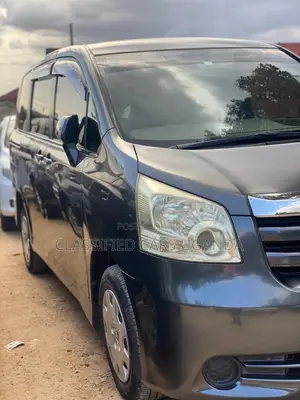 Toyota Noah 2010 Black