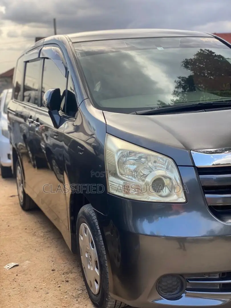 Toyota Noah 2010 Black