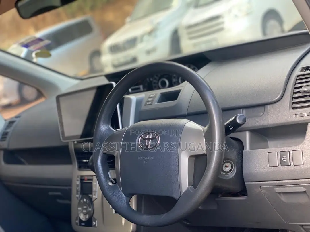 Toyota Noah 2010 Black