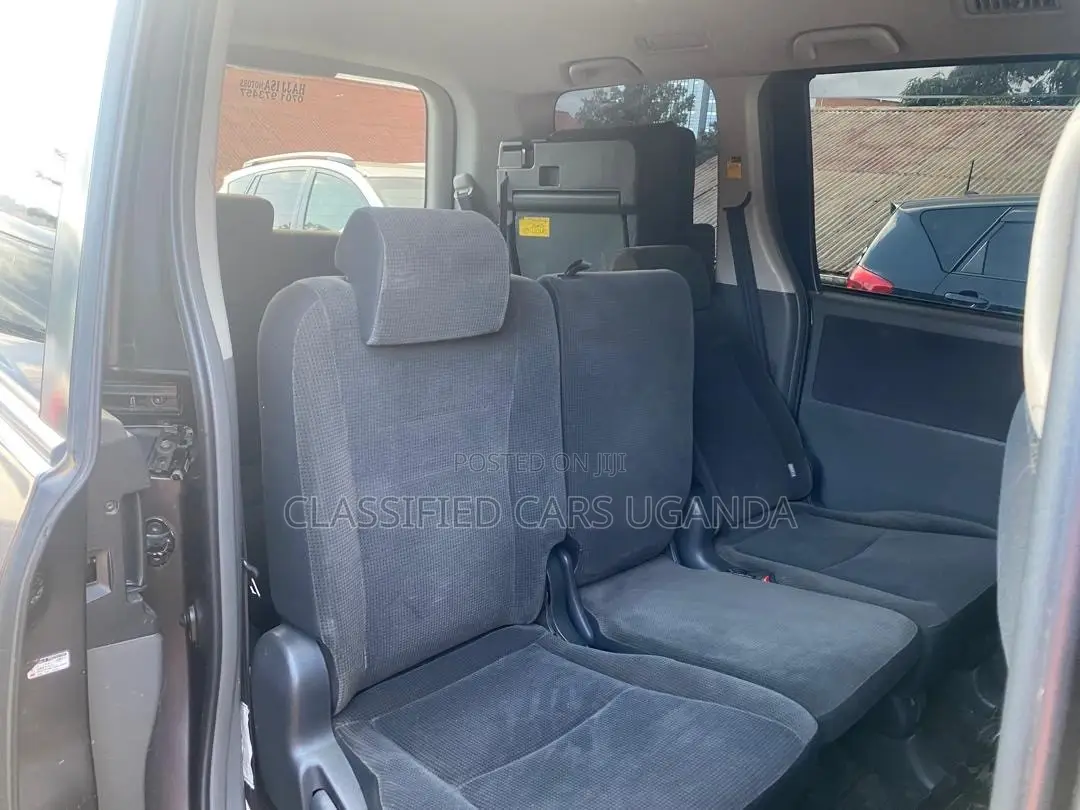 Toyota Noah 2010 Black