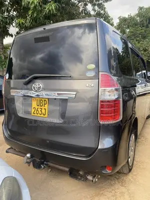 Toyota Noah 2010 Black