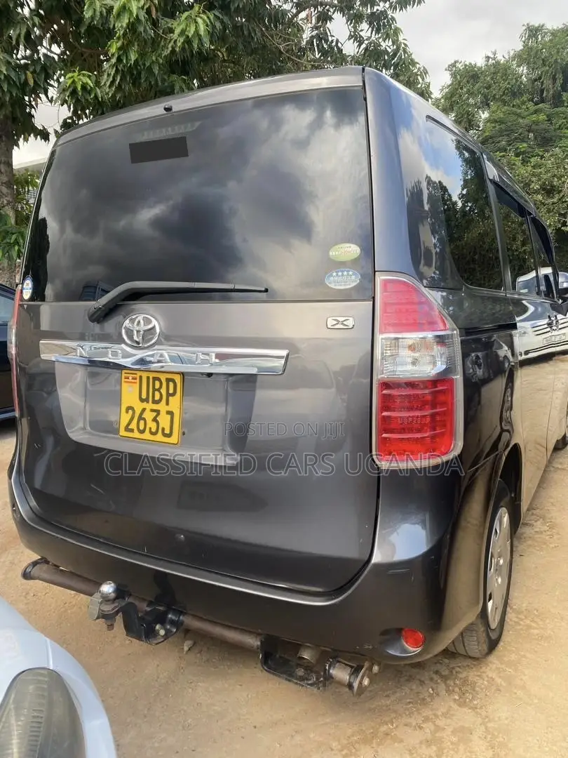 Toyota Noah 2010 Black