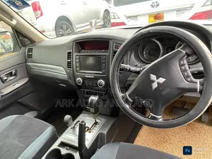 Mitsubishi Pajero 2010 Silver