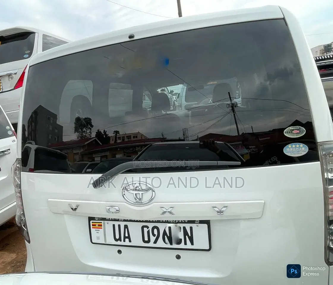 Toyota Voxy 2012 White