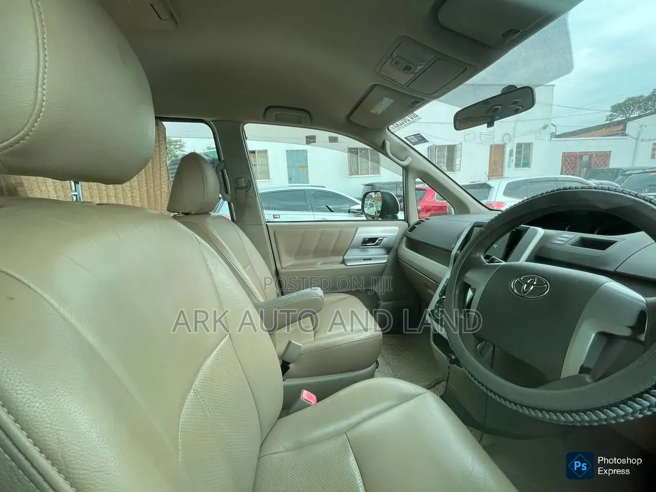 Toyota Noah 2012 Silver