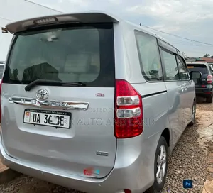 Toyota Noah 2012 Silver