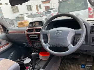 Toyota Land Cruiser Prado 2000 White