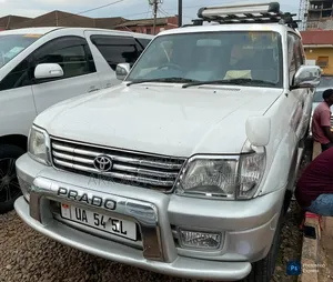 Toyota Land Cruiser Prado 2000 White