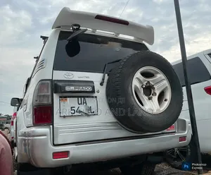 Toyota Land Cruiser Prado 2000 White
