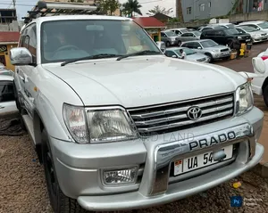 Toyota Land Cruiser Prado 2000 White