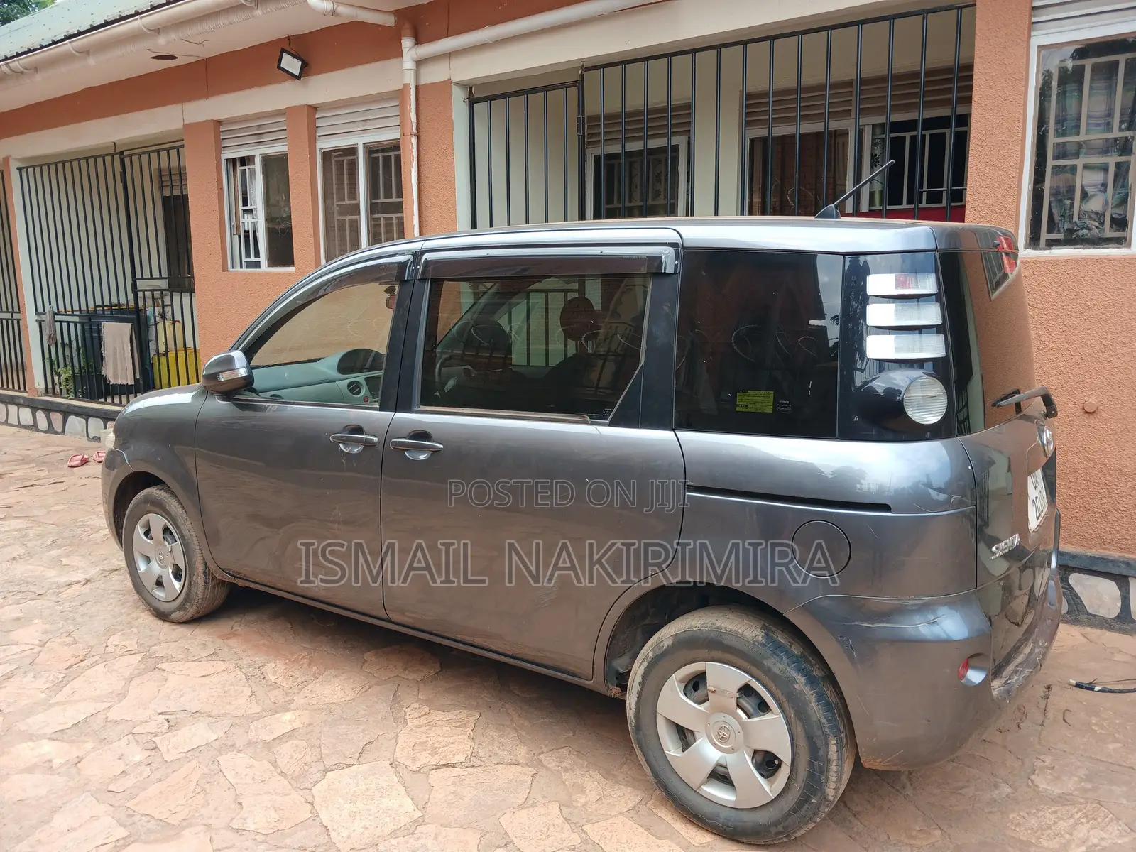 Toyota Sienta 1.5 AWD 2010 Gray