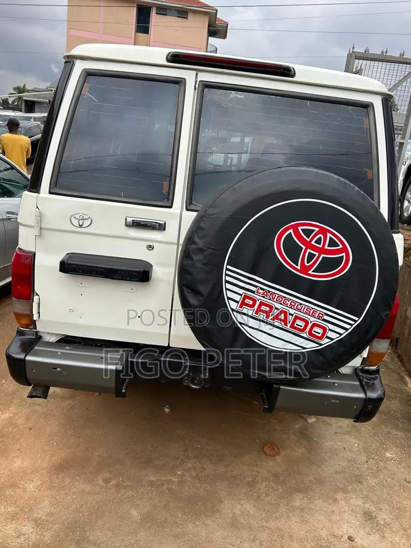 Toyota Land Cruiser 2011 White