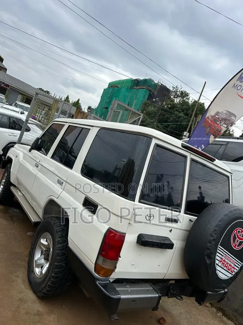 Toyota Land Cruiser 2011 White