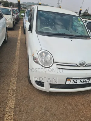 Toyota Sienta 2012 White