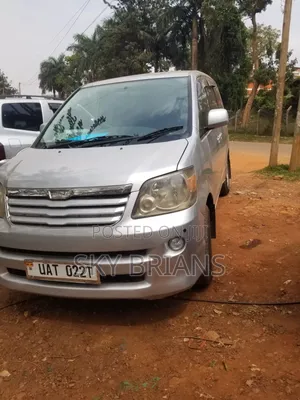 Toyota Noah 2001 Silver