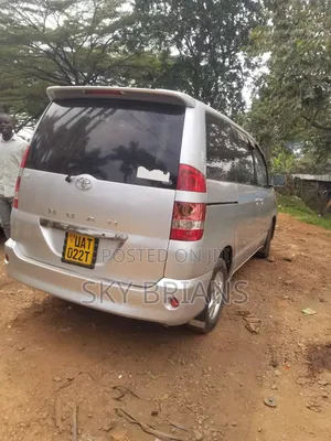 Toyota Noah 2001 Silver