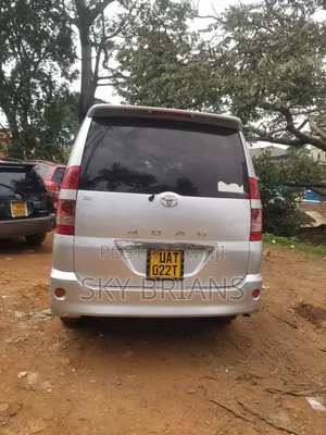 Toyota Noah 2001 Silver