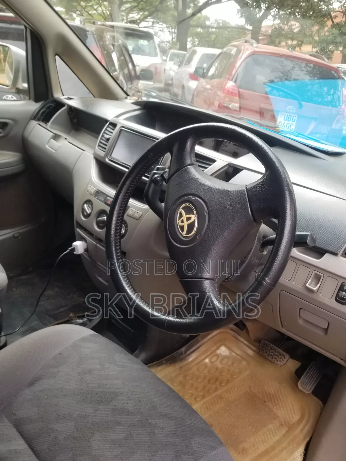 Toyota Noah 2001 Silver