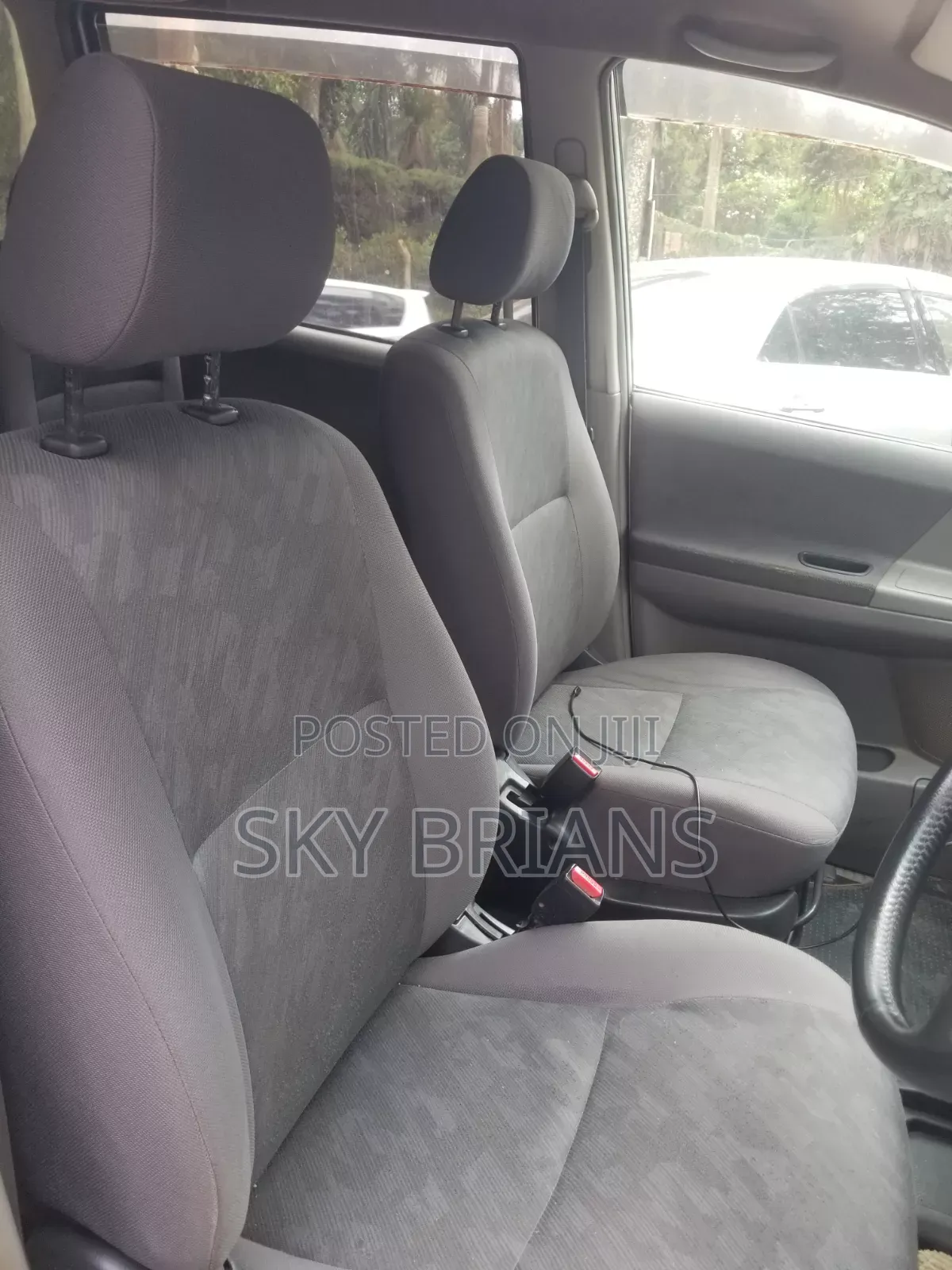Toyota Noah 2001 Silver