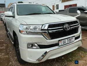 Toyota Land Cruiser 2018 White