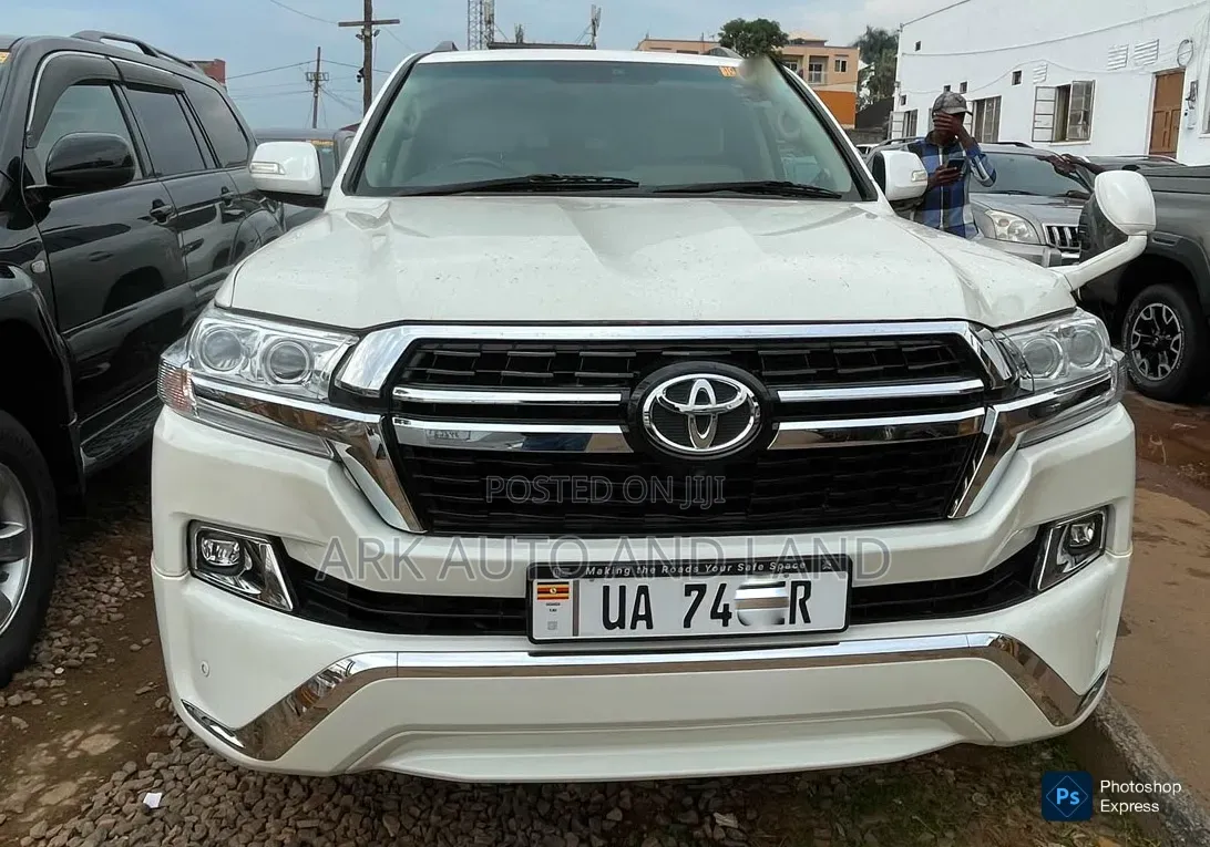 Toyota Land Cruiser 2018 White
