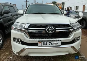 Toyota Land Cruiser 2018 White