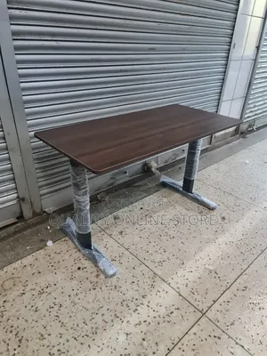 Adjustable Height Manual Table Adjustable Height Manual Table
