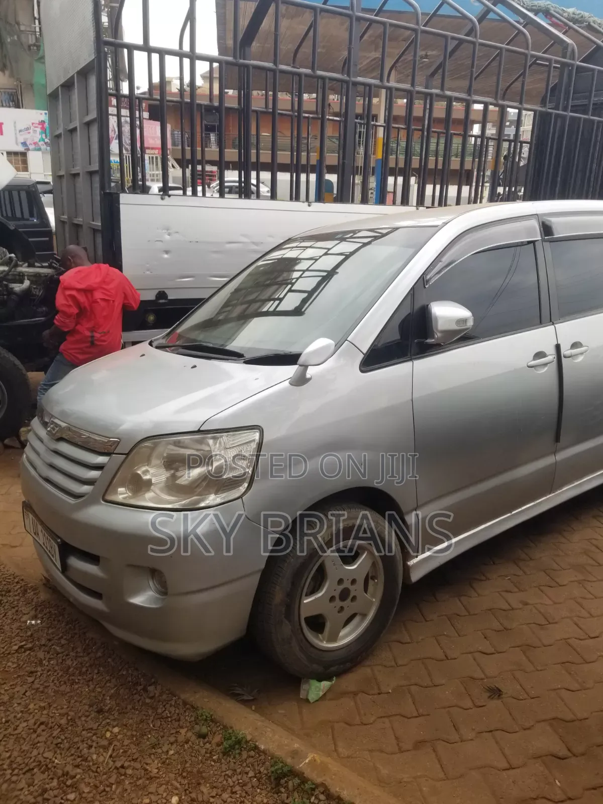 Toyota Noah 2002 Silver